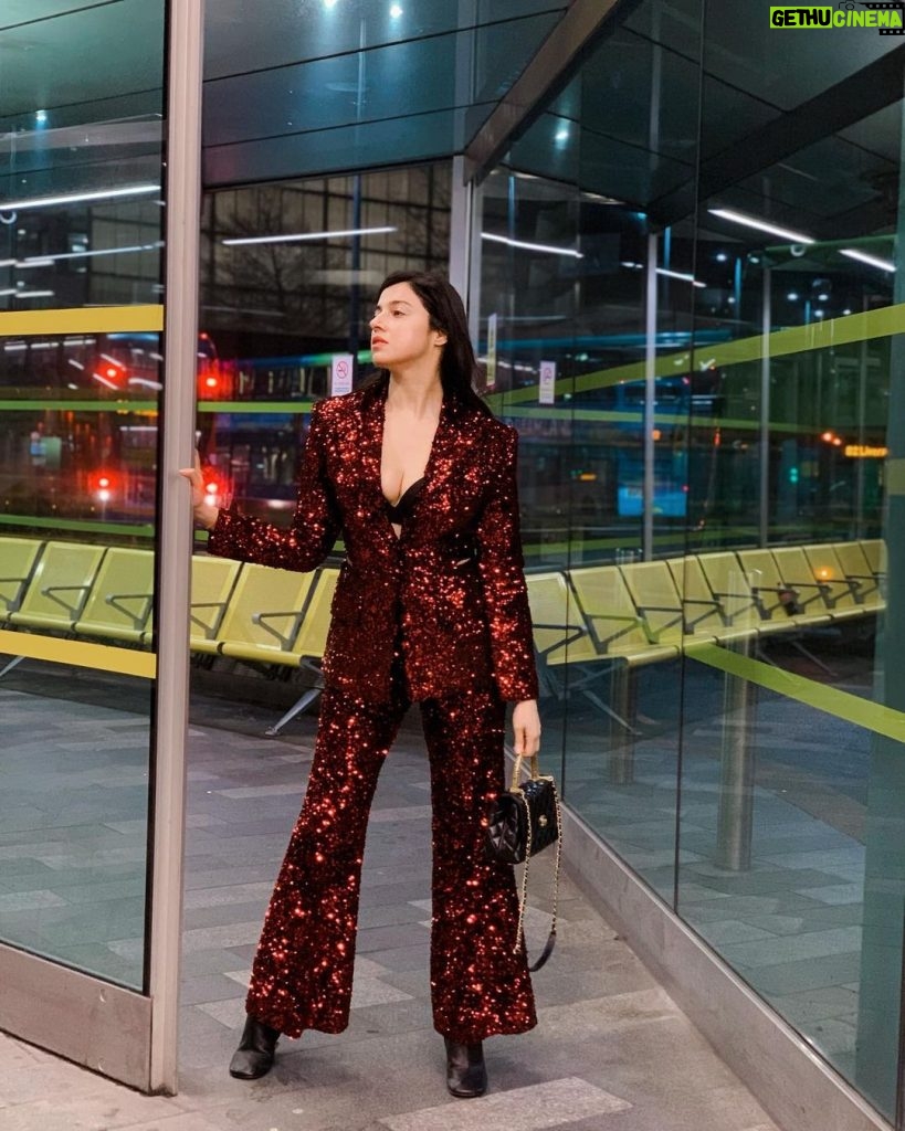 Divya Khosla Kumar Instagram - I'll have a Triple Sparkle Macchiato with Extra Glitter✨ #liverpool #ukdairies Outfit @puneetkapoorlabel Liverpool, England UK