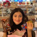 Divya Khosla Kumar Instagram - Tipi tipi tap which chocolate you want? 🍫🍬 Happy Chocolates Day my instafam 😋❤️ #ChocolateDay #ValentinesWeek #AirportFun