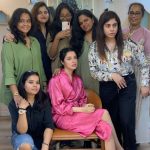 Divya Khosla Kumar Instagram - Fun Yaariyan of team #Yaariyan2 !! PS: I love my team ❤️ #girlsgang #postpackupphotosession 😅#setdiaries #makeupvanity #teamdkk #❤️