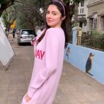 Divya Khosla Kumar Instagram - When you’re busy doing photo shoot for your Insta and Yaariyan 2 Shot is ready 🤪 u better be 🏃🏻‍♀️ #ShootDairies #Yaariyan2 #instagood #sundayfunday ☺️ Dadar mumbai दादर मुंबई