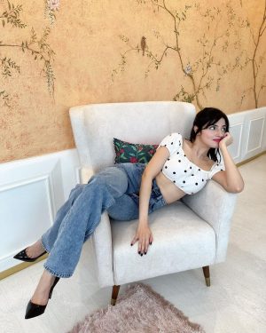 Divya Khosla Kumar Instagram - Polka dots & curtain bangs 🍄 
#SaureGhar song coming your way 🔜 27th August 💁🏻‍♀️
#yaariyan2 #promotionsbegin❤️❤️❤️❤️❤️❤️❤️❤️❤️❤️❤️