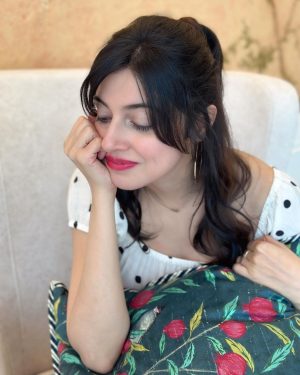 Divya Khosla Kumar Instagram - Polka dots & curtain bangs 🍄 
#SaureGhar song coming your way 🔜 27th August 💁🏻‍♀️
#yaariyan2 #promotionsbegin❤️❤️❤️❤️❤️❤️❤️❤️❤️❤️❤️