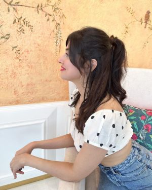Divya Khosla Kumar Instagram - Polka dots & curtain bangs 🍄 
#SaureGhar song coming your way 🔜 27th August 💁🏻‍♀️
#yaariyan2 #promotionsbegin❤️❤️❤️❤️❤️❤️❤️❤️❤️❤️❤️