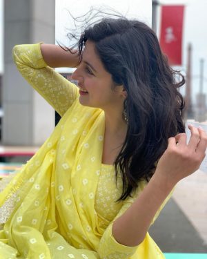 Divya Khosla Kumar Instagram - The joy of dressing is in wearing an Indian suit 💛

Suit @drzya_ridhisuri 
📸 @thisisstudiops 
#whenuhaveadayoffshoot #divyakhoslakumar #ukfashion #desivibes💫