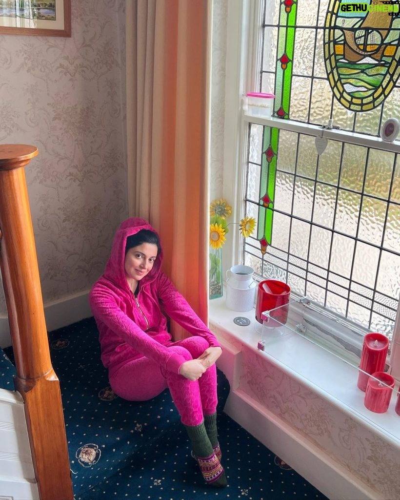 Divya Khosla Kumar Instagram - Adding Bright pink to your day ☺️💗 Holy Island, Anglesey