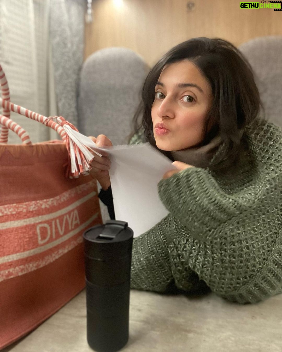 Divya Khosla Kumar Instagram - It's an artist's Journey and the destination is art ✨ #ShootDairies #UnitedKingdom #actor #director #divyakhoslakumar #cantwaittosharethiswithyouall ❤️