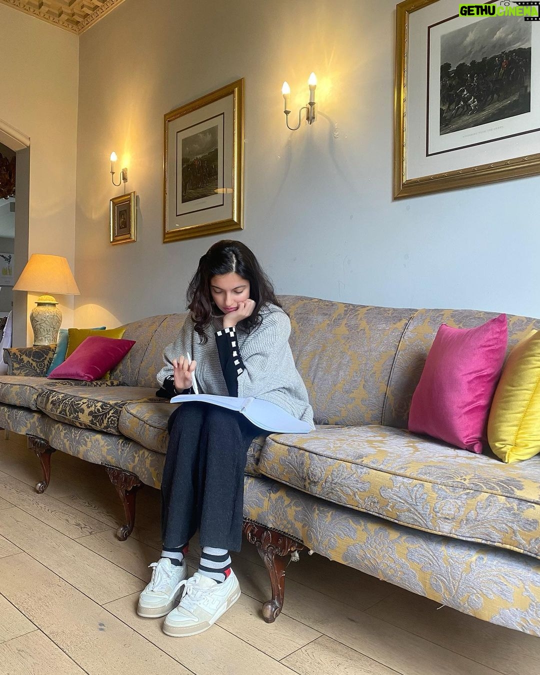 Divya Khosla Kumar Instagram - I have such amazing followers who seem to know everything abt me ❤️ When I asked in my last post … where m I … most of u knew it already 🥰 Yes m in UK for a film extremely close to my heart …. Need all your love & blessings for this one ❤️🙏 & can’t wait to share with u”ll ….. love love love #newbeginnings #excited #workmode #divyakhoslakumar #loveuall ♾️ Mercure Shrewsbury Albrighton Hall