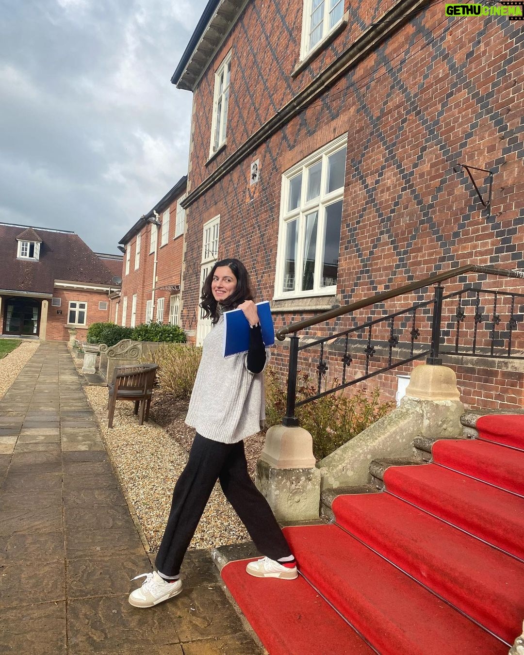 Divya Khosla Kumar Instagram - I have such amazing followers who seem to know everything abt me ❤️ When I asked in my last post … where m I … most of u knew it already 🥰 Yes m in UK for a film extremely close to my heart …. Need all your love & blessings for this one ❤️🙏 & can’t wait to share with u”ll ….. love love love #newbeginnings #excited #workmode #divyakhoslakumar #loveuall ♾️ Mercure Shrewsbury Albrighton Hall