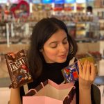 Divya Khosla Kumar Instagram - Tipi tipi tap which chocolate you want? 🍫🍬 Happy Chocolates Day my instafam 😋❤️ #ChocolateDay #ValentinesWeek #AirportFun