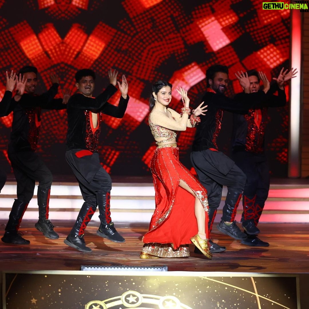 Divya Khosla Kumar Instagram - #Umang2023 aaj raat 9:30 baje sirf #SonyEntertainmentTelevision par 🫶🏻🌈 #MumbaiPolice #IndianPoliceForce #JaiHind #divyakhoslakumar #divyahkhoslakumar 🇮🇳 #proudindian