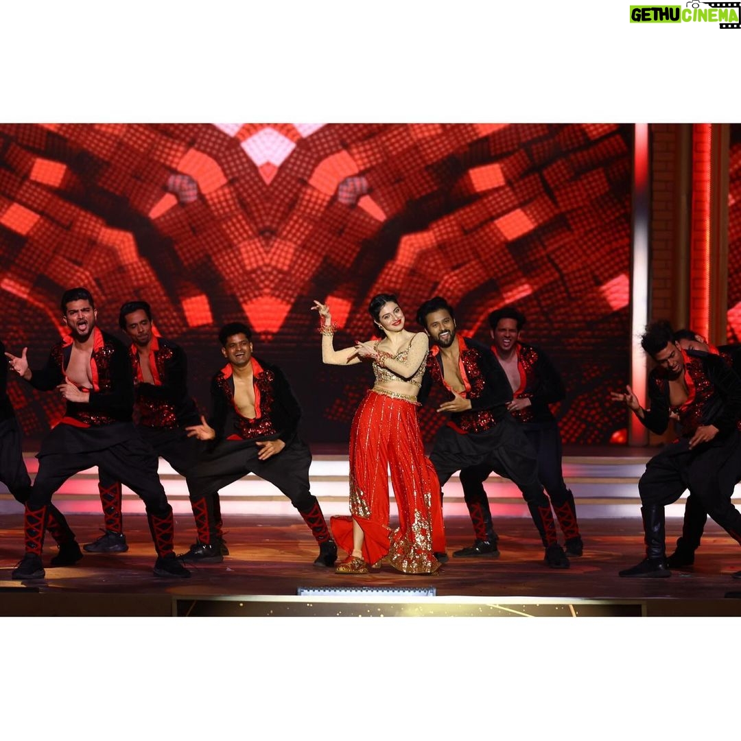 Divya Khosla Kumar Instagram - #Umang2023 aaj raat 9:30 baje sirf #SonyEntertainmentTelevision par 🫶🏻🌈 #MumbaiPolice #IndianPoliceForce #JaiHind #divyakhoslakumar #divyahkhoslakumar 🇮🇳 #proudindian