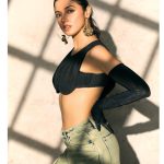 Divya Khosla Kumar Instagram - 2🫶🏻24
