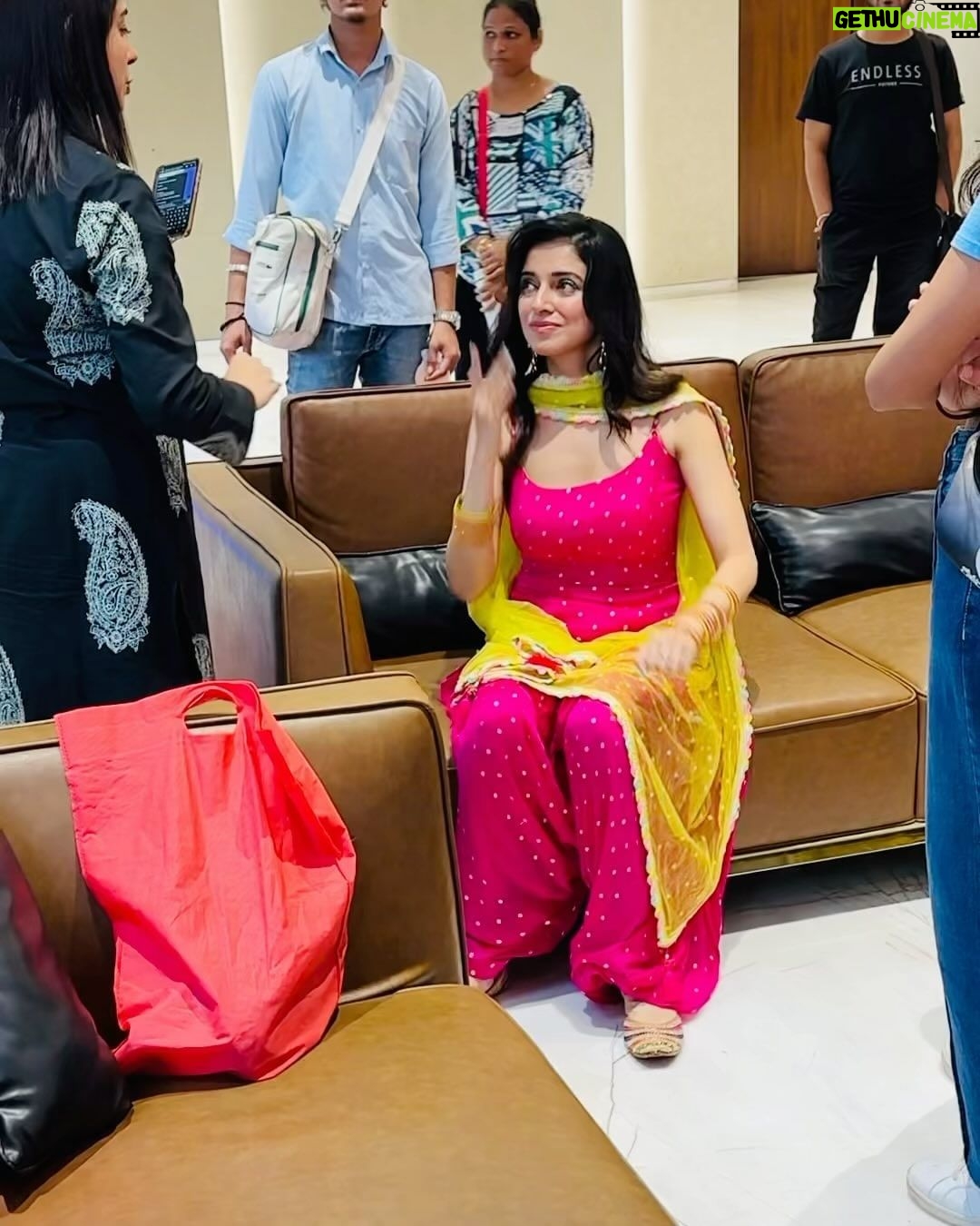 Divya Khosla Kumar Instagram - From ending up twinning on shoots ( coz we our thinking the same things 🙄), to practicing dance steps with me to travelling together here’s to more of u this year thru the ups & downs 😅Happiest Birthday Priyanka @thisisstudiops ❤️🥳🫶🏻😇🥰