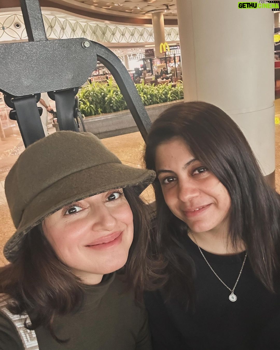 Divya Khosla Kumar Instagram - From ending up twinning on shoots ( coz we our thinking the same things 🙄), to practicing dance steps with me to travelling together here’s to more of u this year thru the ups & downs 😅Happiest Birthday Priyanka @thisisstudiops ❤️🥳🫶🏻😇🥰