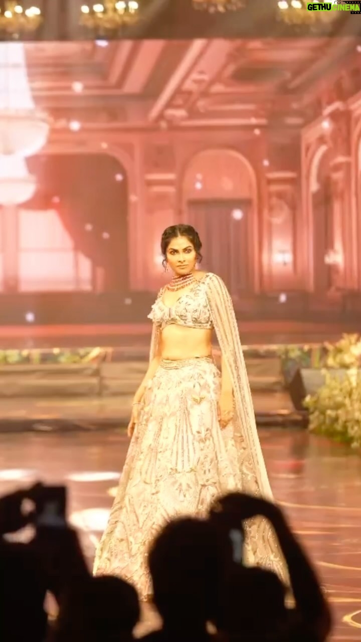 Divya Vadthya Instagram - Walking for Teach for change reminded me of all the olden days as a model ❤️ My career started as a Model , Always love walking for the ramp ❤️ Walked for @teach_for_change Co-Hosted by @novotelhyd Title: @aretehospitals Powered by @tripura_constructions Co-Powered by @argentumartshyderabad Outfit: @amitgt_officialpage Jewellery: @siddharthafinejewellers Styled by @officialanahita Makeup: @theartbeatsalon Photography: @shreyansdungarwal Ground Transport: @mercedesbenzsilverstar Decor: @eventoentertainments Branding: @wtx.india