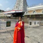 Divya Vadthya Instagram - Heavenly place on earth … Done with my darshan at tirupathi … 🙏🏻 feelingblessed … 🙏🏻 👗 @queens_fashion_boutique_100 #feelingblessed #divi #divinunchi #divivadthya #tirupati #lord #venkateshwara #jaishreeram