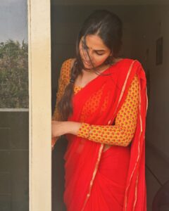 Divya Vadthya Instagram - Aligithey ilagey untaru mari … Ainaaa aligey laa cheyyatam deniki ? Malli inni mataalu cheppadam deniki ? #divi #divivadthya #divinunchi #bangarukallabuchammo #happy #life