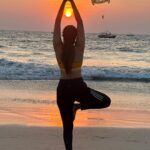 Divya Vadthya Instagram - Yoga in the beach 🌇 #divi #divinunchi #divivadthya