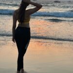 Divya Vadthya Instagram - Yoga in the beach 🌇 #divi #divinunchi #divivadthya