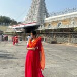 Divya Vadthya Instagram - Heavenly place on earth … Done with my darshan at tirupathi … 🙏🏻 feelingblessed … 🙏🏻 👗 @queens_fashion_boutique_100 #feelingblessed #divi #divinunchi #divivadthya #tirupati #lord #venkateshwara #jaishreeram
