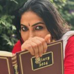 Divya Vadthya Instagram - మాటే మంత్రము మనసే బంధము ఈ మమతే ఈ సమతే మంగళ వాద్యము ఇది కళ్యాణం కమనీయం జీవితం❤️ @srinisdesignerstudio love the saree Styling @whynotrohinirao 📸 @naga.nandini.puli #divi #divinunchi #divivadthya #vintage