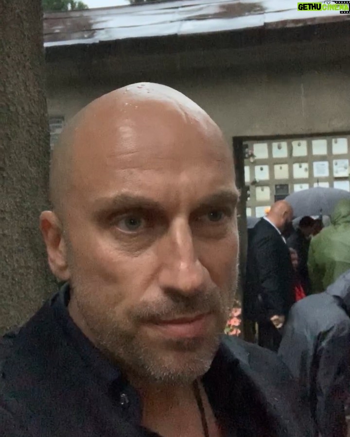 Dmitriy Nagiev Instagram - Когда-то мне сказали, что лучший способ поднять денег - это проституция и инстаграм. Судя по количеству в моём рекламы - инстаграм отпадает.
