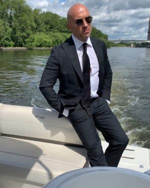 Dmitriy Nagiev Instagram - Как главный редактор этого знаменитого ресурса: Какой никакой, а никакой. И зачем я родился с такой харизмой.