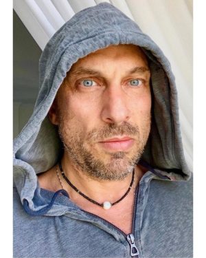 Dmitriy Nagiev Instagram - Давайте возьмёмся за руки и получим духовную эрекцию, какой я хорошенький.