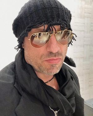 Dmitriy Nagiev Instagram - Не знаю чего вы от меня ждёте, но похоже у меня этого нет. Ребята, сядьте поудобнее, не терпите дискомфорт. Объясните - что Димуля делает не так?