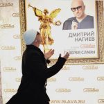Dmitriy Nagiev Instagram - Случайно вошёл в «Галерею Славы». Так разволновался, думал - в кого бы ещё войти.
