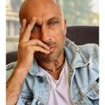 Dmitriy Nagiev Instagram - Ах этот взгляд. Что для прозаика - вантуз, то для поэта - резиновая роза. Так я и оказался в масонских салунах Питера.