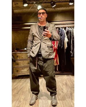 Dmitriy Nagiev Instagram - Внимание! Распространить! Хватит вылизывать тарелки, начинайте меня хвалить. Хвалите не спеша, мне не к спеху. Я себя не на помойке нашёл, я себя там потерял. И да - а не страшно, если после оргазма, вырвалось: «Вуаля»?