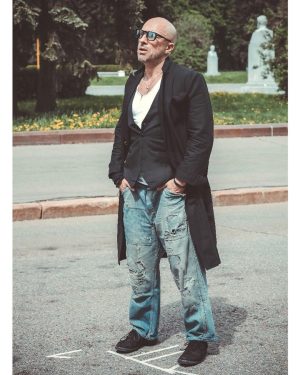 Dmitriy Nagiev Instagram - А что если я одинок, потому что недостаточно наклоняю голову на фотках?