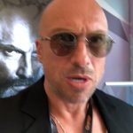 Dmitriy Nagiev Instagram - Из жалости пригласили на Каннский фестиваль. Зал аплодировал стоя, врач сказал - есть положительные тенденции. Выгляжу немного растерянным, но всё дело в растерянности.