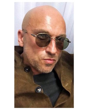 Dmitriy Nagiev Instagram - Влюбитесь в меня, пока не найдёте кого-нибудь получше.