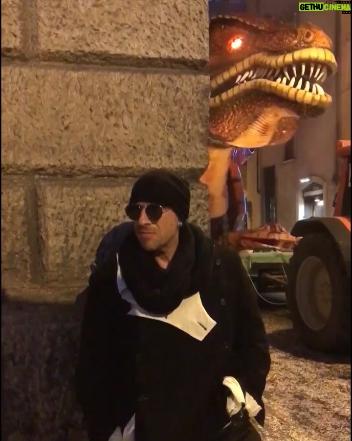 Dmitriy Nagiev Instagram - Я был из бедной семьи. Меня драконом не испугаешь. Так выглядел всегда папа.