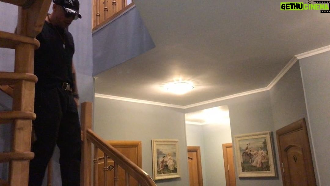 Dmitriy Nagiev Instagram - Однако странствуйте. Увидимся в "Блюзе". Санкт-Петербург, Спасский переулок, 9 8(812)570-25-75 @hotel_blues