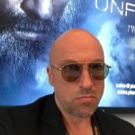 Dmitriy Nagiev Instagram - Из жалости пригласили на Каннский фестиваль. Зал аплодировал стоя, врач сказал - есть положительные тенденции. Выгляжу немного растерянным, но всё дело в растерянности.