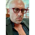 Dmitriy Nagiev Instagram - Унылые, пора. Мужчина должен быть чуть красивее своего пиджака. У меня пока не получилось. Не робеем, высказываемся. Я объявлю, чьё очко решающее. И да - не забываем про чаевые.