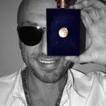 Dmitriy Nagiev Instagram – Благодарю Versace за вклад в укрепление короны. Признали «Мужчиной года», прислали номерок к окулисту и награду #versacedylanblue. Плохо вижу, но хорошо пахну.