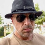 Dmitriy Nagiev Instagram - Вы не обязаны круглыми сутками смотреть мои фотки. Кому надоело - можно вакцинироваться. Я вакцинировался 7 раз. Теперь своими слюнями могу прививать других людей. Времени на раскачку нет нет, да и да. Ой, не вам. Ошибся приложением.