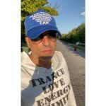 Dmitriy Nagiev Instagram - Уф. Хорош. Чуть сам себе комментарий не написал. Просыпаемся, мои облепиховые друзья. И да - девочки, посоветуйте, где суку записать на аэробику, акробатику и стрижку зоны бикини.
