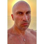 Dmitriy Nagiev Instagram - Височки выбрил, вот и не видно, что полтос. Смотреть не всем сразу. Сначала сформировать отряды, по 5-7 человек. Потом зырить. Если спросят тебя: «Где взяла такого мальчишку гладкого?». Что ответишь? Что угнала?
