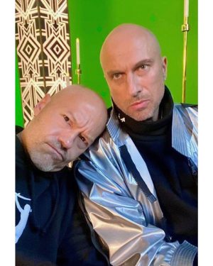 Dmitriy Nagiev Instagram - Семья староверов. Счастье любит тишину. Поэтому фотка без звука. Приятные мужчины. И талант отточен, и климакс отсрочен. Пока только верхняя часть. Над нижней ведутся работы.
