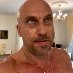 Dmitriy Nagiev Instagram - И снова с вами золотой фонд инстаграма. В моём возрасте, наверное, петтинг не должен быть дольше двух минут. Иначе вот. Чуть в отруби не превратился. Посоветуйте какой-нибудь центр реабилитации.