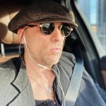 Dmitriy Nagiev Instagram - Хотел только сам любоваться, но понял, что люблю публику. И пусть я немного старомоден, но вы этого не замечаете на фоне пандемии. Возьмёмся за ручки и пойдём навстречу старому доброму отчаянию. Держитесь. Не обнуляйтесь.