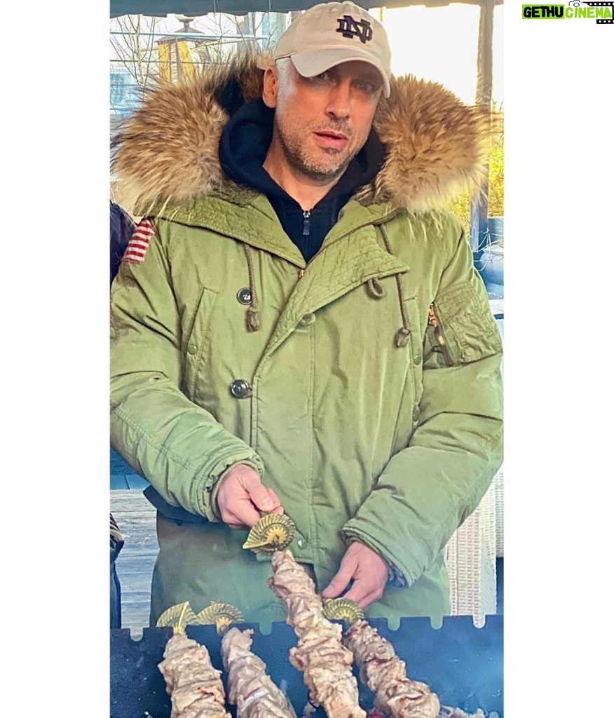 Dmitriy Nagiev Instagram - Хороший день сегодня. И шашлыки сделал, и анализы пришли. (Самый красивый человек по версии журнала «Овощные супы на бульоне»)