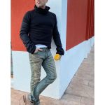 Dmitriy Nagiev Instagram – Вы смотрите мои фотки без поклона, а потом удивляетесь, что редко выкладываю. В детстве я мечтал покорять страны и горные вершины. Но выкладывать фотки на пике возможностей в инсте – тоже норм. Это пик.