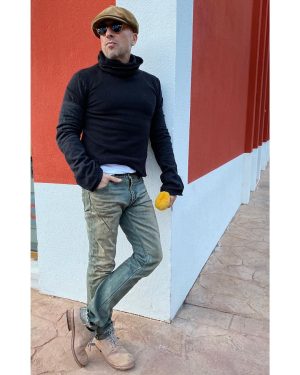 Dmitriy Nagiev Instagram - Вы смотрите мои фотки без поклона, а потом удивляетесь, что редко выкладываю. В детстве я мечтал покорять страны и горные вершины. Но выкладывать фотки на пике возможностей в инсте - тоже норм. Это пик.