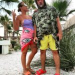 Doğa Rutkay Instagram - “Anne biz çocuk almayan bir plaja gidiyoruz, geç döneceğiz biz de kalır mısın” dedikten hemen sonra😬 Yaşa @nunucum 🏆 Playa Tropical